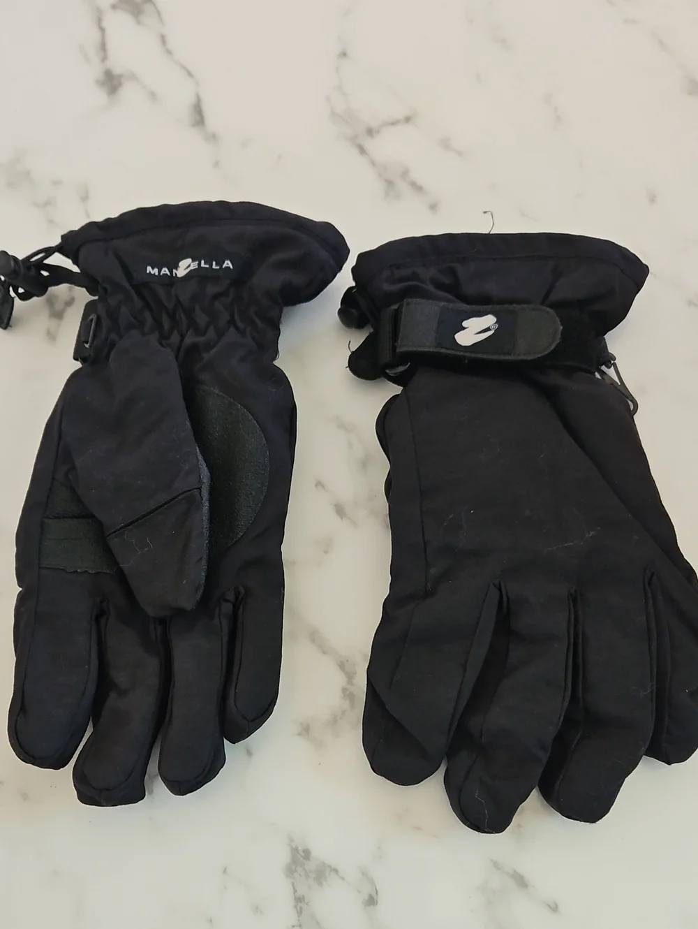 Women'a Manzella Black Insulated Ski Glove